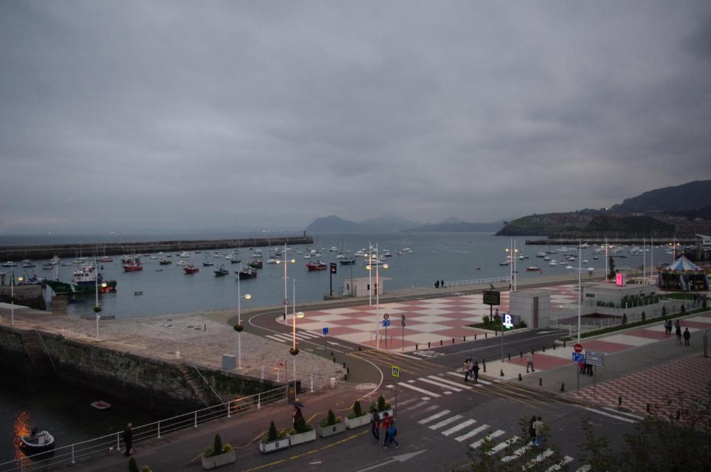 Pension "La Marina" Castro Urdiales Eksteriør billede