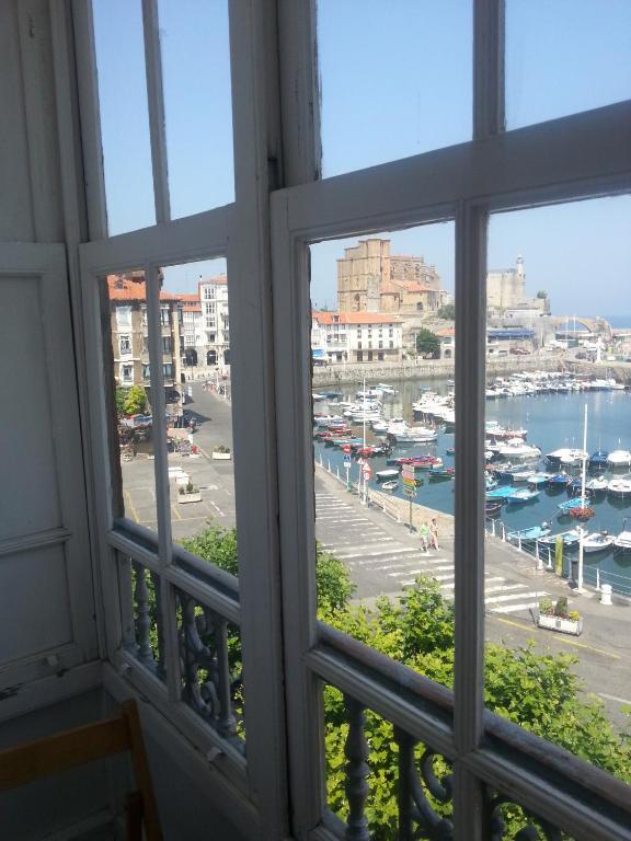 Pension "La Marina" Castro Urdiales Eksteriør billede