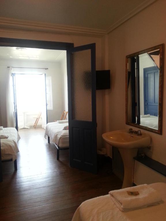Pension "La Marina" Castro Urdiales Eksteriør billede