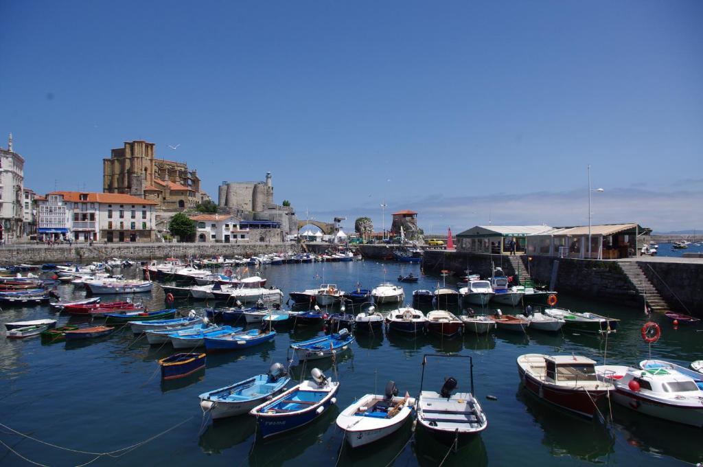 Pension "La Marina" Castro Urdiales Eksteriør billede
